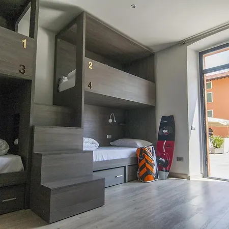 Campione Del Garda Surf House Vandrarhem Pieve (Lombardy)