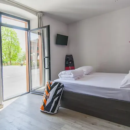 Campione Del Garda Surf House Ostello *
